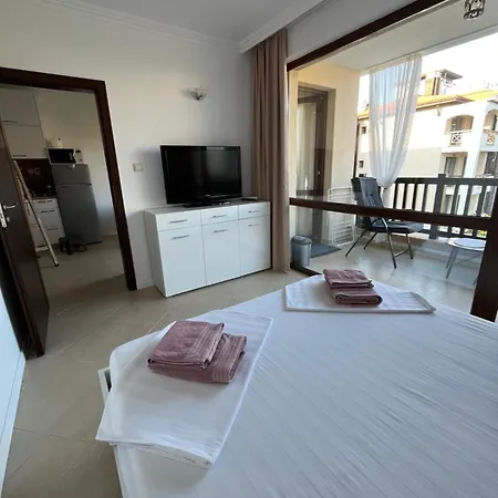 двуспален оазис бийч клуб Łozenec